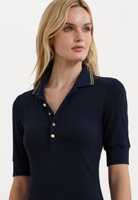 Lauren Ralph Lauren Petite COTTON BLEND POLO DRESS - Jerseyklänning - navy/relic gold