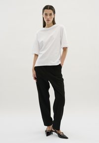 Karen by Simonsen TOP - Lihtne T-särk - bright white
