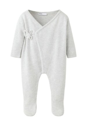 Grenouillère bébé tricotée gris clair avec manches longues, pieds fermés, devant croisé et détail nœud sur le côté.