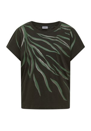 Chemise verte foncée à manches courtes avec col rond présentant des motifs abstraits de rayures ondulées vert clair et grises sur le devant.