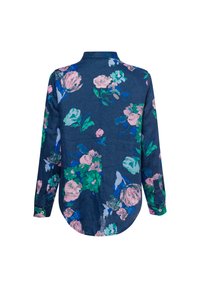 Bloemen overhemd met lange mouwen met een donkerblauwe achtergrond, grote roze en groene bloemen, en een afgeronde zoom met een kraag.