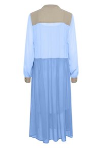 Abito azzurro chiaro con maniche lunghe, con colletto beige e pannello superiore della schiena. Tessuto morbido e fluente con design a gonna a strati.