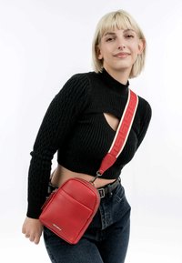 Emily & Noah UMHÄNGE ELENA - Umhängetasche - red