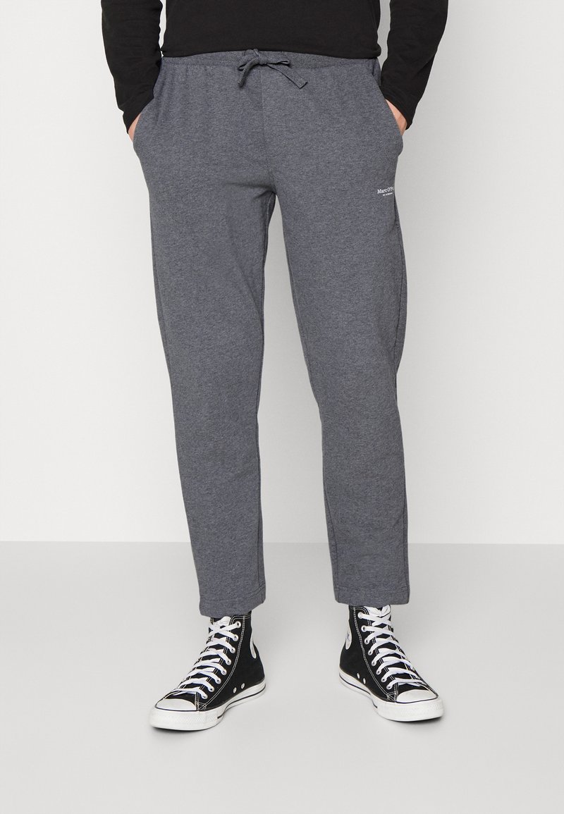 Herren Trainingsanzüge | Marc O'Polo PANTS FRONT AND BACK POCKETS Jogginghose nordic grey melange/dunkelgrau-meliert - VW52674 Herren Trainingsanzüge | Marc O'Polo PANTS FRONT AND BACK POCKETS Jogginghose nordic grey melange/dunkelgrau-meliert - VW52674