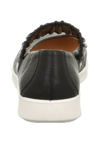 Czarna skórzana sznurowana but z elastycznym kołnierzem i białą podeszwą. Gładka tekstura z tonowymi szwami i dyskretnymi detalami na tyle.