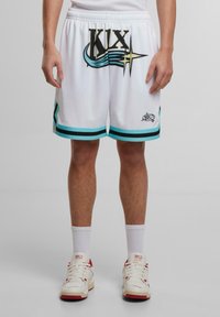 Weiße Basketballshorts mit schwarzen und türkisfarbenen Akzenten, mit "KIX" Grafik, gestreiftem Saum und Logo-Detail. Hergestellt aus leichtem Stoff.