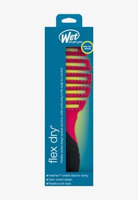 El cepillo Wet Brush Pro Flex Dry cuenta con una cabeza flexible rosa, cerdas HeatFlex y un diseño ventilado que permite un secado eficiente y comodidad.