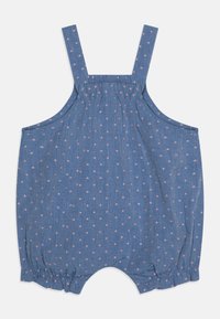 Hellblauer Einteiler mit rosa quadratischem Muster, verstellbaren Schultergurten, geraffter Taille und elastischen Beinöffnungen. Weiche Stofftextur.