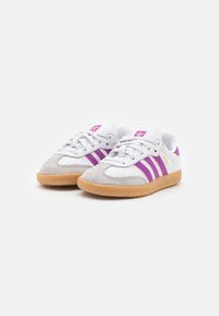 adidas Originals SAMBA OG KIDS - Matalavartiset tennarit - footwear white/purple burst/gum