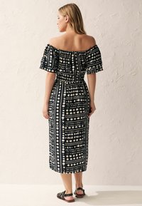 Next - OFF SHOULDER - REGULAR FIT - Freizeitkleid - black white spot Thumbnail-Bild 1