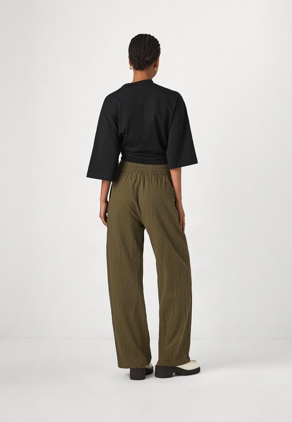 ONLTIZANA LOOSE PANTS - Trousers - grape leaf2