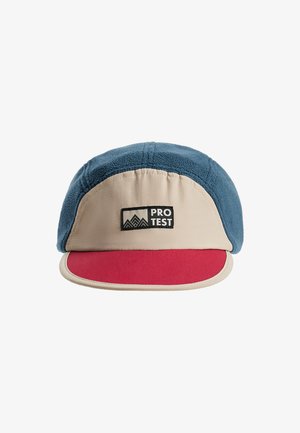 Twee-kleurige pet met een blauwe fleece bovenkant, beige zijkanten en een contrasterende rode klep. Heeft een "PRO TEST" logo aan de voorkant.