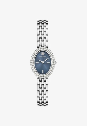 Zilveren schakelarmbandhorloge met ovale blauwe wijzerplaat, drie zilveren markers, Tory Burch-logo en dubbele rij heldere kristallen rondom de bezel.