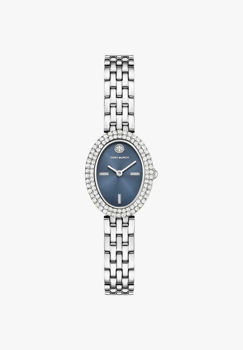 Montre-bracelet à maillons argentés avec cadran ovale bleu, trois marqueurs argentés, logo Tory Burch et double rangée de cristaux clairs autour de la lunette.