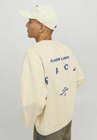 Jack & Jones MIT RUNDHALS  - Pusa - buttercream