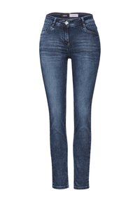 Jeans en denim bleu foncé avec une coupe slim. Les caractéristiques incluent des détails cousus, une fermeture à bouton à l'avant, des passants de ceinture et deux poches avant.