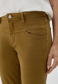 s.Oliver Slim fit jeans - guacamole