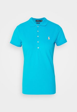 Chemise Polo Ralph Lauren ajustée turquoise à manches courtes avec col, cinq boutons et petit logo de cheval orange sur la poitrine.