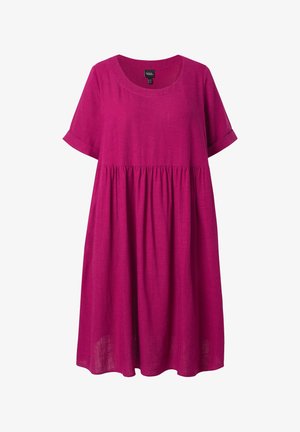 Hellpinkes kurzärmeliges Kleid mit rundem Ausschnitt, geraffter Taille und lockerem knielangem Rock.