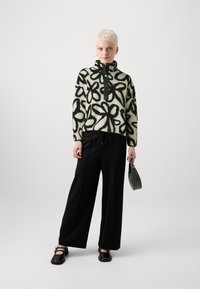 ONLY Petite ONLAMY TEDDY - Felpa in pile - eggnog