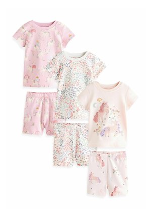 Drei Sets von Kinderpyjamas mit kurzen Ärmeln und Shorts. Die Designs zeigen Einhörner, Schlösser, Regenbögen und Blumenmuster in Pastellfarben.