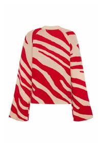 Rood en beige gestreepte trui met een ontspannen pasvorm, voorzien van brede mouwen en een zachte gebreide textuur. Het patroon lijkt op een zebra-print.