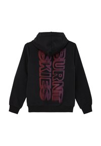 Zwarte hoodie met een gradient tekstontwerp dat "BURNT SKIES" in vette letters weergeeft, met een zachte textuur en een kangaroo zak.
