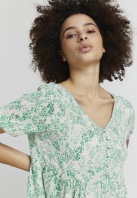 ICHI IHMarrakech - Vapaa-ajan mekko - holly green