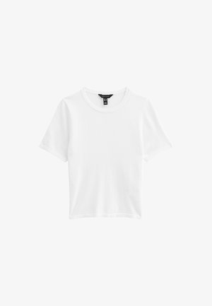 Witte katoenen t-shirt met een ronde halslijn en korte mouwen. De stof lijkt zacht en glad, met een cropped snit en een minimalistisch ontwerp.
