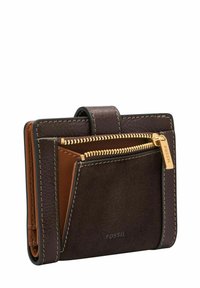 Portefeuille en cuir marron avec un compartiment zippé et un emplacement pour cartes. Il présente des accents marron contrastants et une quincaillerie de couleur dorée.