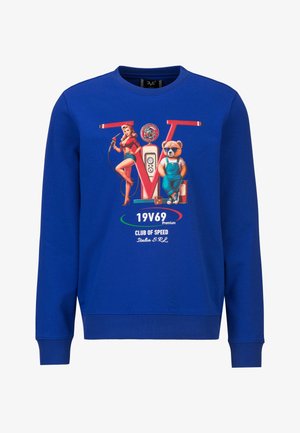 Blauer Sweatshirt mit Grafik einer Pin-up-Frau, die eine Zapfpistole hält, einem Bären in Latzhosen und einer Vintage-Tankstelle mit dem Text "19V69 Club of Speed".