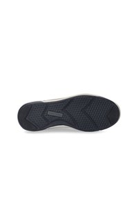 Musta kumipohja, jossa on tekstuuripinta ja logo. Eristetty kulutuspinta, jossa on uria ja kouruja pidon parantamiseksi.