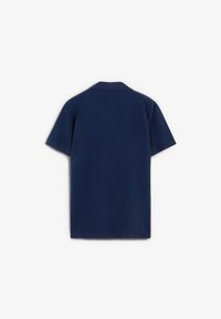 Polo azul marino de manga corta, con cuello plano y dobladillo recto. Confeccionado con una suave mezcla de algodón.