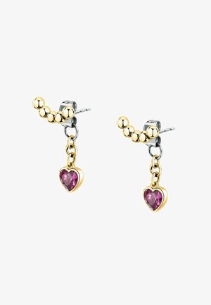 Orecchini in oro e argento con un grappolo di perline rotonde e un cuore pendente in gemma rosa, arricchiti da un design a catena.