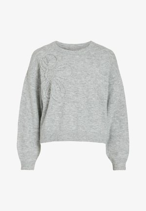 Pull gris en tricot avec un design court, arborant une broderie florale texturée sur le côté gauche ainsi que des poignets et un ourlet côtelés.