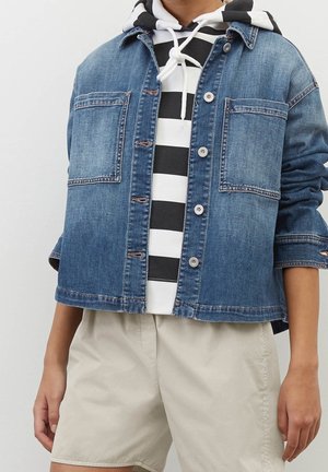 Blus - blue