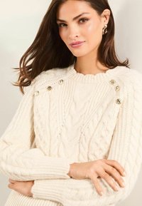 Lipsy CABLE BUTTON DETAIL - Džemper - ivory white
