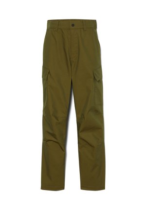 Cargo-Hosen aus einem olivgrünen Material. Zu den Merkmalen gehören mehrere seitliche Taschen, ein gerader Beinverlauf und ein Knopfverschluss an der Taille.