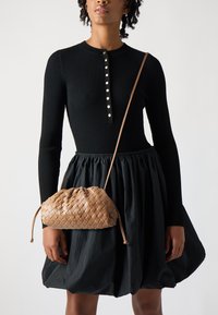 Call it Spring KIMBERLYY - Mala a tiracolo - walnut