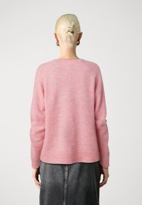 Selected Femme SLFLULU NEW V NECK - Pulover - peony
