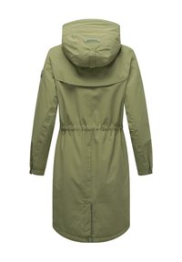 Long imperméable à capuche vert olive avec taille élastique, fente au dos et manches longues, vu de dos.