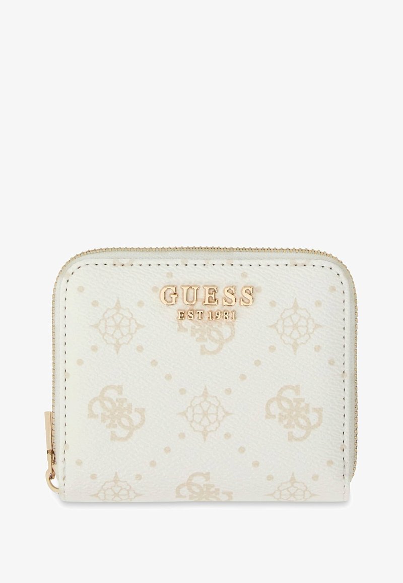 Portefeuille blanc Guess à fermeture éclair avec motif logo beige et inscription dorée "GUESS EST 1981" sur le devant.
