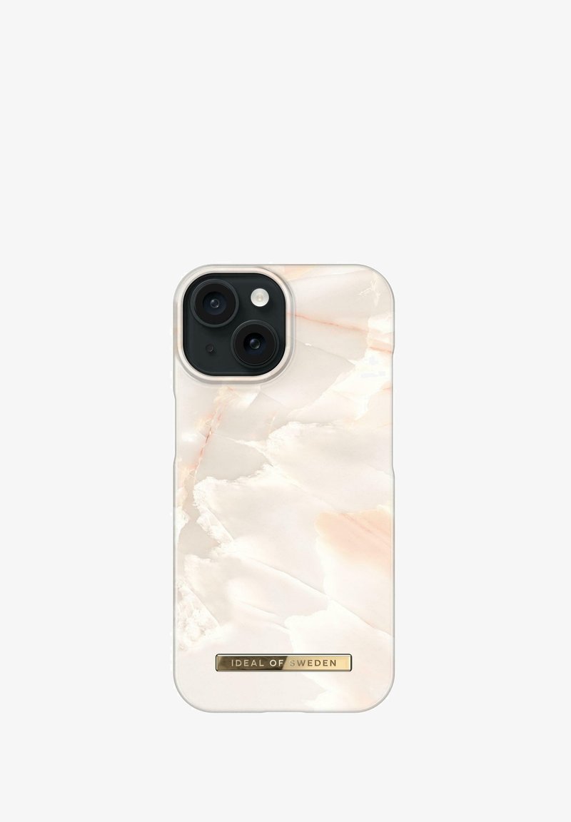 Telefoonhoesje met een marmerpatroon in licht perzik en room, met een gladde textuur en gouden "IDEAL OF SWEDEN" branding aan de onderkant.
