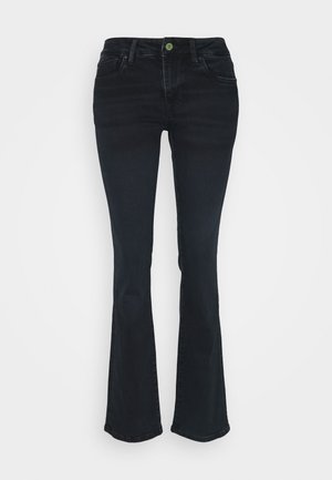 Vaqueros negros acampanados con botón frontal, cierre de cremallera y bolsillos delanteros y traseros, mostrados sobre un fondo blanco liso.