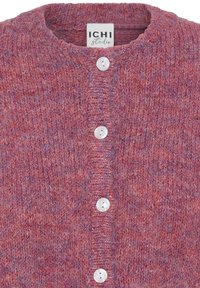 Cardigan en maille douce en fil mixte violet et rose avec un col rond et cinq boutons blancs sur le devant.