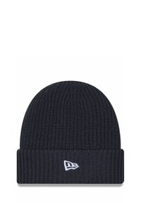 Dunkelblaues gestricktes Beanie mit umgeschlagenem Bund, das eine weiße Logo-Stickerei aufweist. Weiche Textur, abgerundete Oberseite und durchgängiges Rippenmuster.