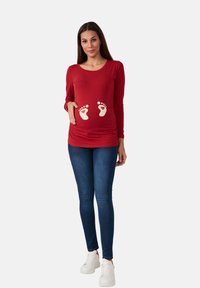 M.M.C. Langarmshirt - weinrot