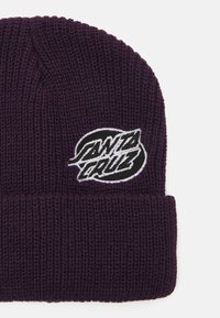 Purple knitted beanie featuring a folded cuff. Embroidered white and black "Santa Cruz" logo on the front. Soft texture, seamless design.