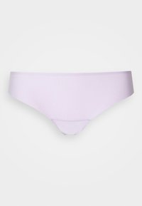 Roupa interior lilás clara com uma textura suave e design de corte baixo. Apresenta uma forma simples e bordas sem costura para conforto.