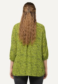 Ulla Popken 3/4 SLEEVE SMOCKED - Camicetta - apple green